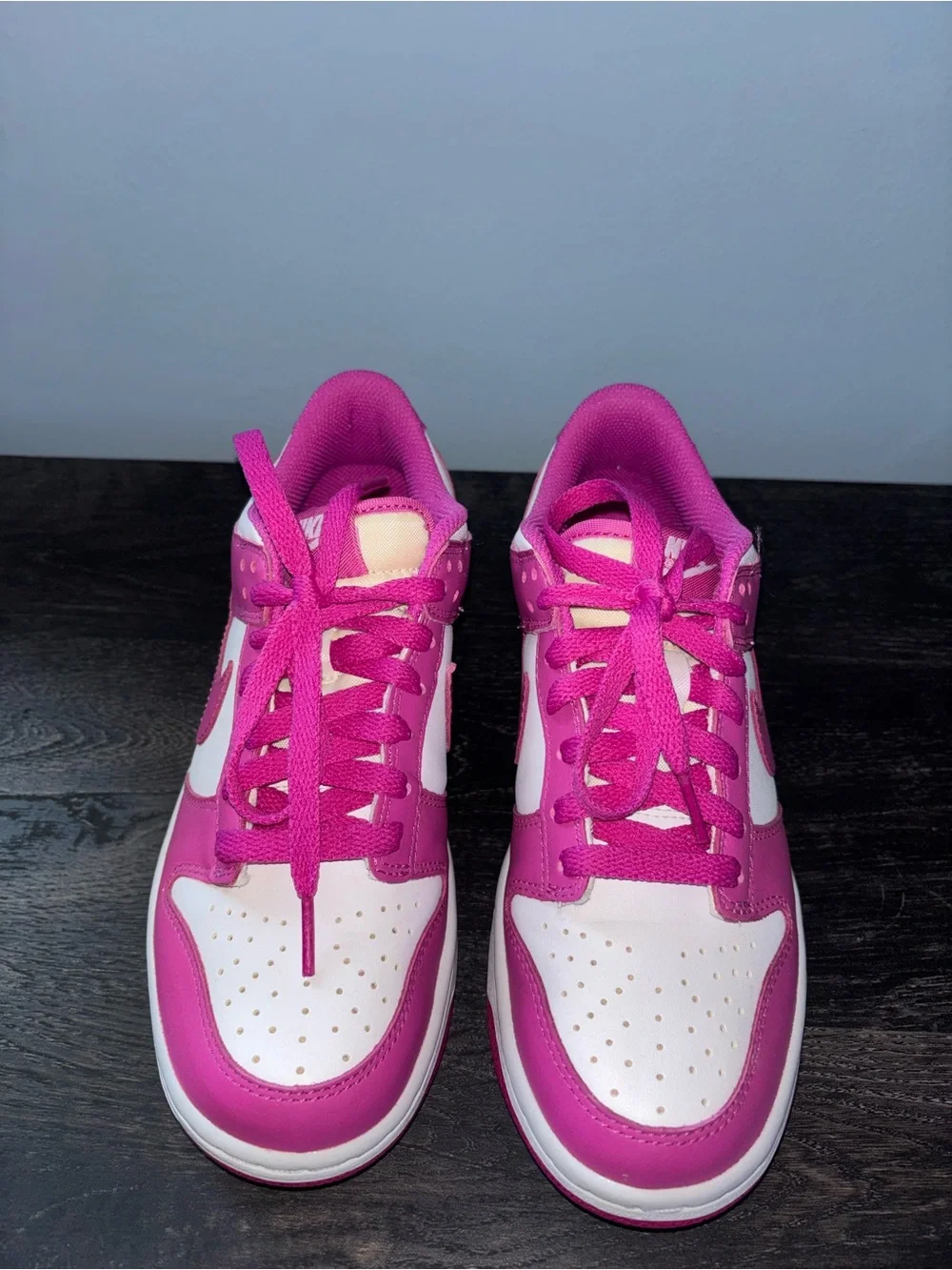 Nike white/ active fuchsia dunks  GS size 5Y  Lightly worn , NO BOX